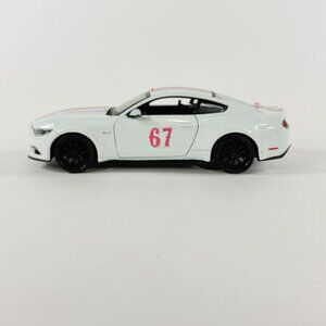 Maisto White Ford Mustang Gt 5.0 Diecast 1:24 car